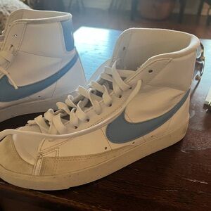 Nike blazers. EUC. Worn 3 times. 6.5
